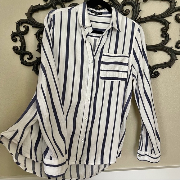 Velvet Heart Tops - Velvet Heart Women’s Long Sleeve White and Navy Striped Button Down Shirt L